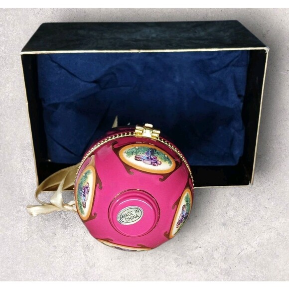 Mr Christmas Musical Hinged Trinket Box Egg Christmas Tree Ornament & Box WORKS! - Picture 4 of 7